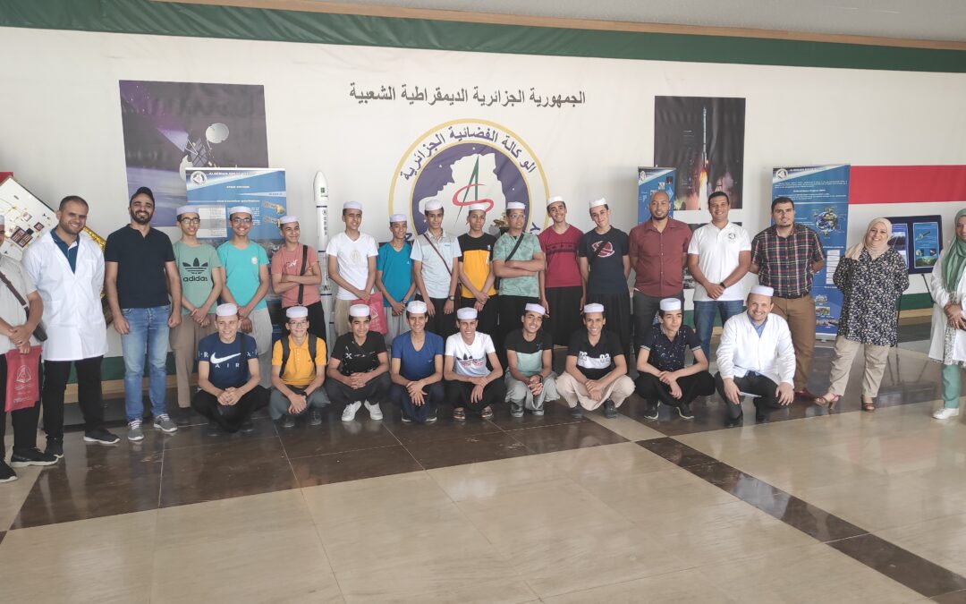 زيارة طلاب مؤسسة ” الشيخ عمي السعيد ” بغرداية إلى الوكالة الفضائية الجزائرية